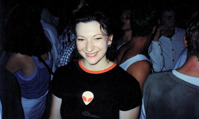 Had to put this in ... such a cute smile... and all those sweaty guys hahah.jpg 29.3K